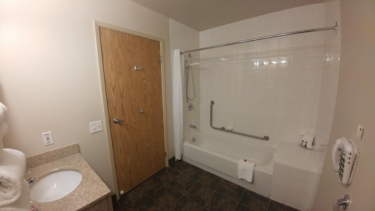 Homestay Express Airdrie Extérieur photo