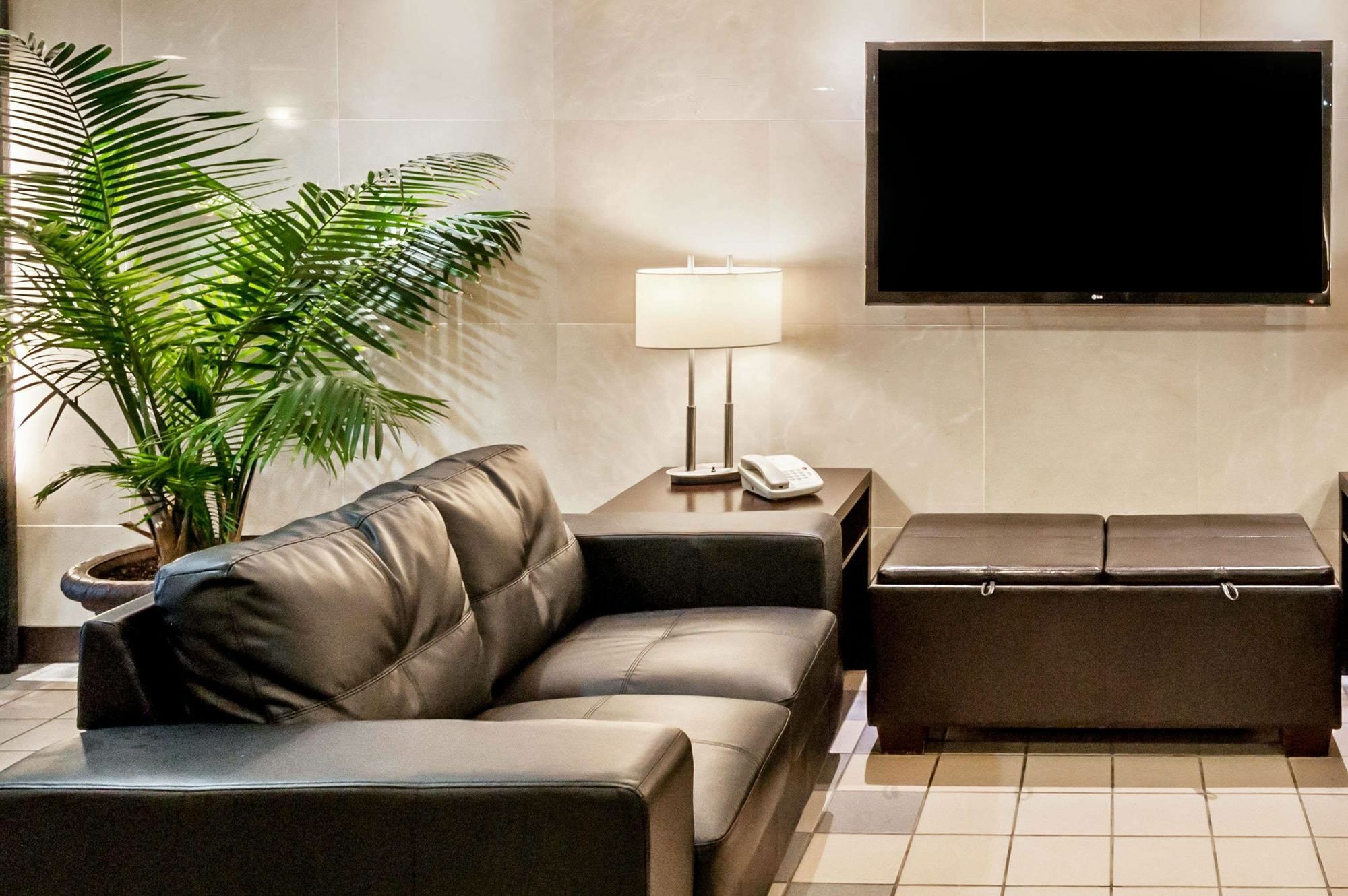 Homestay Express Airdrie Extérieur photo