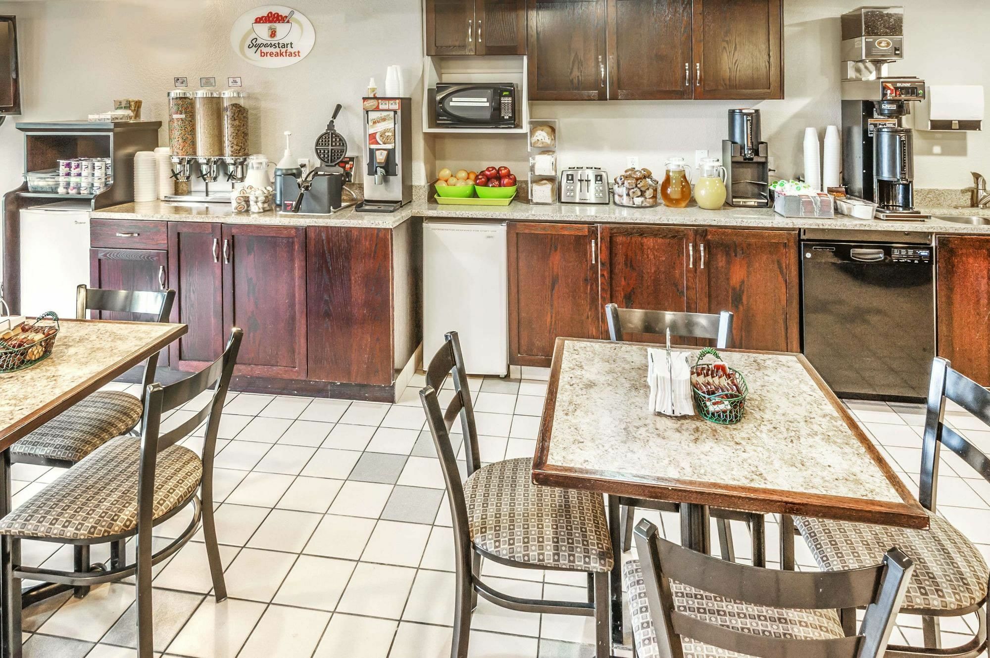 Homestay Express Airdrie Extérieur photo