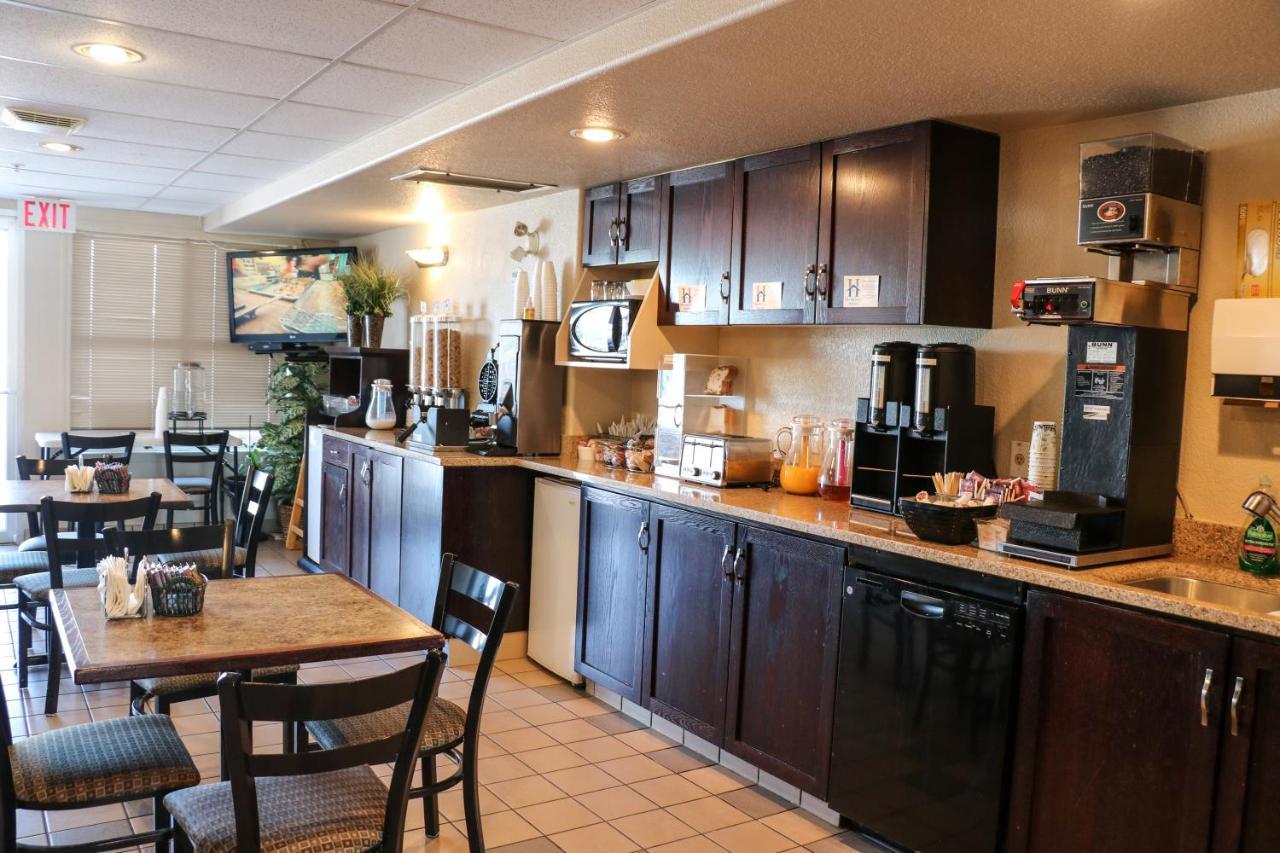 Homestay Express Airdrie Extérieur photo