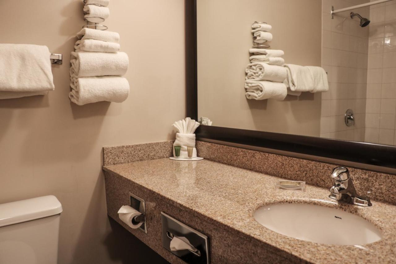 Homestay Express Airdrie Extérieur photo
